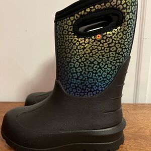 Bogs Black Neo Classic Rainbow Leopard Kid’s Winter Boots